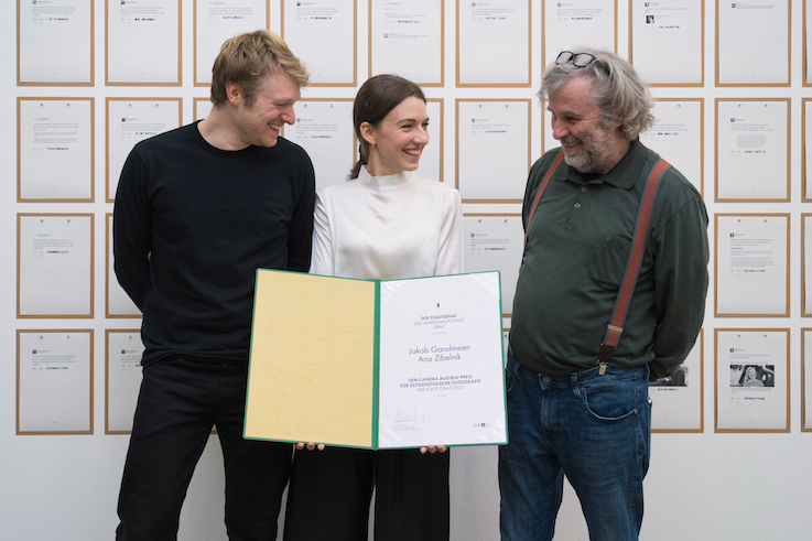 Preisverleihung<br>
Camera Austria-Preis für zeitgenössische Fotografie der Stadt Graz 2025 an<br>
Jakob Ganslmeier & Ana Zibelnik<br>
Foto: Natascha Reiterer