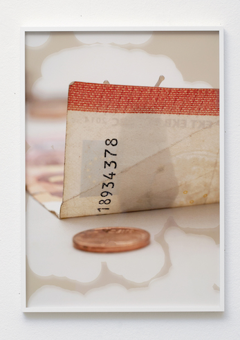 Luise Marchand, aus der Serie: Zeit ist Geld – eine Schnecke ist eine Schnecke, 2021. Courtesy: die Künstlerin und Galerie K-Strich, Bremen. Copyright: Bildrecht, Wien 2026. 